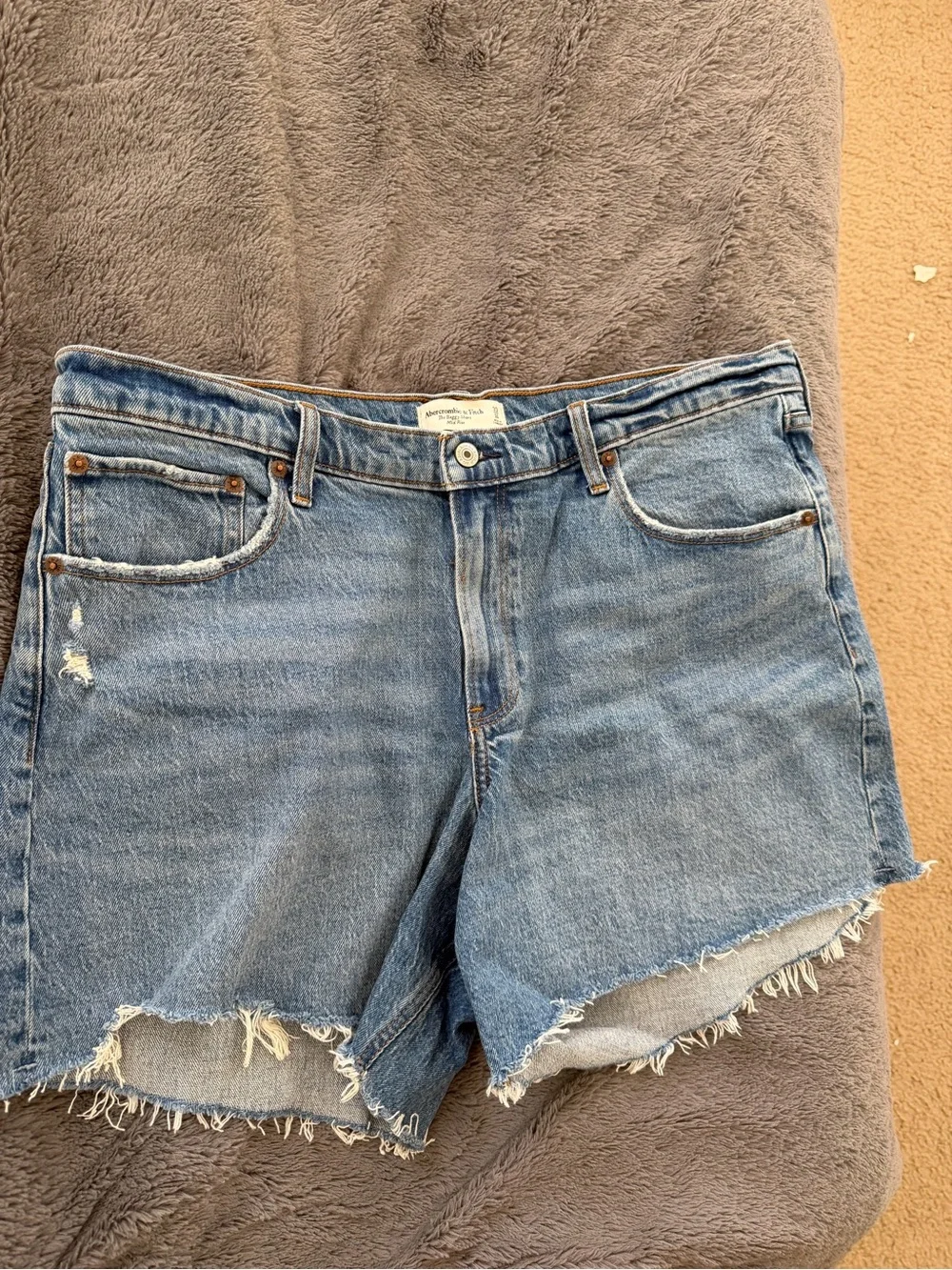 Abercrombie & Fitch The Baggy short Light Blue Denim Cutoff